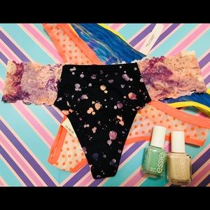 Victoria’s Secret & PINK🌸 bundle of three panties